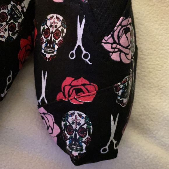 Scissor, skulls and roses slip-on flats - Picture 5 of 5